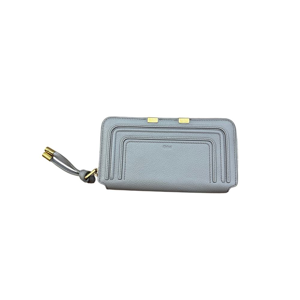 Chloe' Gray Leather Zip WAllet Sz 7.5"x4.5" Approx